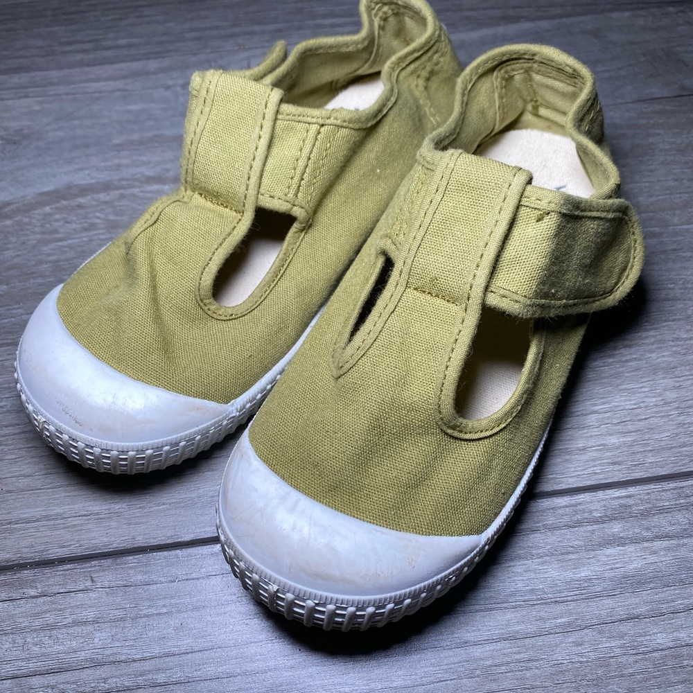 VGUC Victoria Kids Organic Cotton Canvas T Strap Unisex Sneaker Natural Rubber